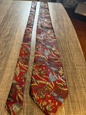Men's Burgundy Floral Pattern Tie - Classic Elegant Design